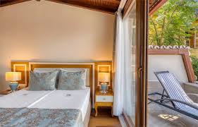 MERCEDES KAPORTA - 4